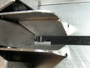 Carriage adjustable to blade length