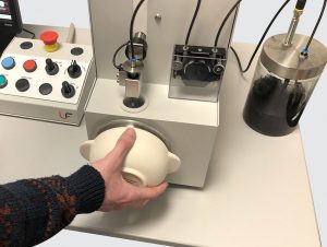 Installation of bowls on the ink writing machine