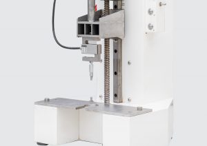 Single-column traction-compression machine